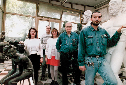 Fonderia in via delle Iare. Da sinistra Emanuela, Franco, Barbara, Massimo e Roberto, anni Novanta