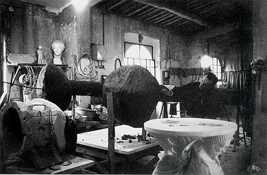 Enzo Cucchi while working